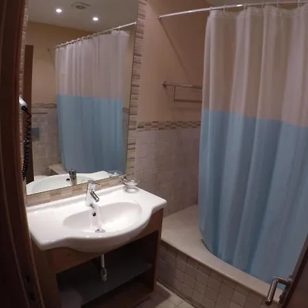 With One Bedroom In Estombar, With Wonderful City View, Pool Access... 公寓 埃斯坦巴